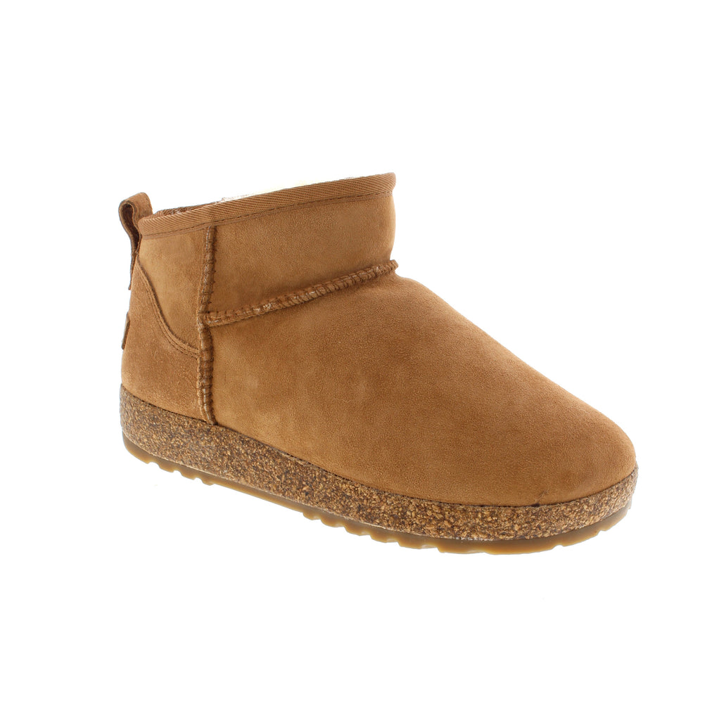 Discover exceptional comfort with the Haflinger Elsa bootie. Designed with a suede upper and wool lining, it ensures breathability and durability, keeping your feet warm and comfortably balanced both indoors and outdoors. The anatomically contoured footbed provides reliable arch support, while the wool insole adds extra warmth. Ideal for anyone looking for casual style without sacrificing comfort.