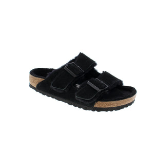 The Arizona is a Birkenstock classic! Featuring shearling lining, adjustable buckles for a timeless design and an original Birkenstock footbed, this sandal provides the ultimate comfort and support!
