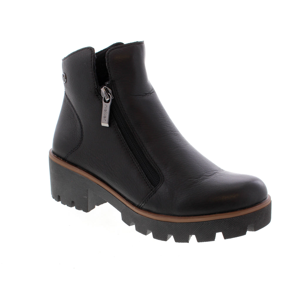 Effortless elegance meets everyday comfort in this Rieker Chelsea boot. The leather upper and microfiber lining create a refined look, while the foam midsole and rubber outsole deliver all-day support and durability.