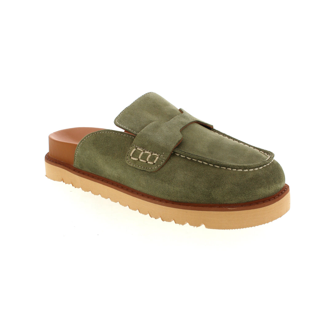 Luna Sole Alexa combines classic handcrafted style with modern comfort. The hand-stitched moccasin detailing adds a timeless touch, while the slip-on design makes them an easy go-to for any occasion. Versatile and comfortable, these shoes are perfect for any weekend or workday ensemble.