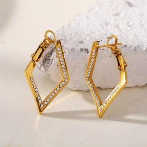  Add a touch of sophistication and luxury to any outfit with Hackney Nine Alma - Gold. Crafted from high-quality yellow gold, this piece is durable while being nickel free, ensuring comfort for all-day wear. Perfect for weddings, graduation ceremonies, or a special occasion dress - this timeless investment is a must-have for any jewelry collection.