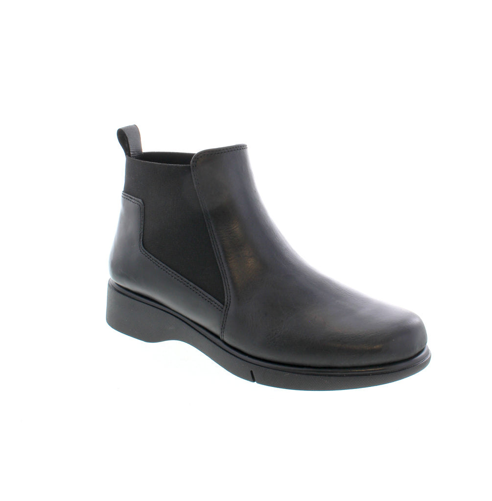 The Saydo Aloe boots are a perfect combination of style and comfort. The handcrafted design offers a soft and flexible fit, with little to no break in required. The unique stitching technique adds durability, making them a reliable choice for every step.