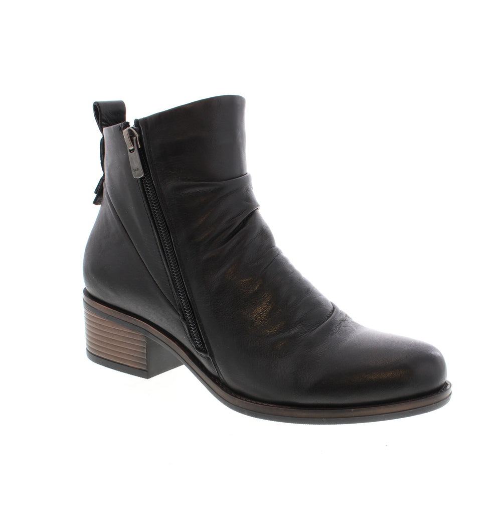 The Everly Andrea in Black features a pleated leather upper and a side zip entry for easy on and off. Designed for the office or casual dress, this shoe expertly balances professional style with comfortable wearability, making it a versatile addition to your work wardrobe.