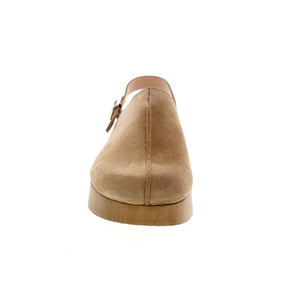 Discover comfort and style in the Wonders B-8501 casual back strap clog. Crafted with a suede upper and wood-toned PU sole, it features a V-cut notch on the instep for easy slip-on and front seam detailing for added style.