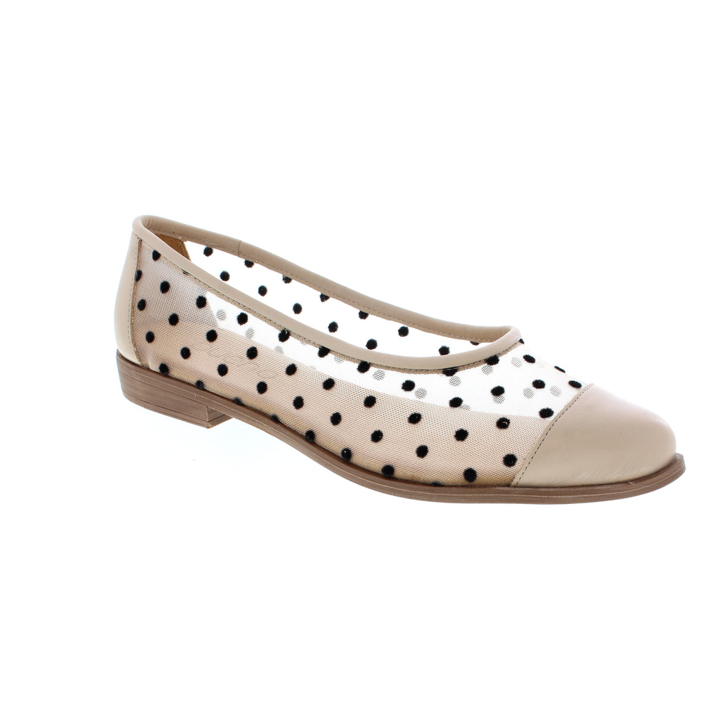 The Bueno Babs cream combo flat blends versatility with understated elegance. Featuring a charming polka dot pattern in leather and mesh, this ballet-inspired flat transitions seamlessly from casual to office settings. The leather upper, lining, and footbed provide comfort and durability, while the low block heel offers subtle lift. Perfect for spring and summer occasions ranging from everyday wear to special events like weddings and graduations.