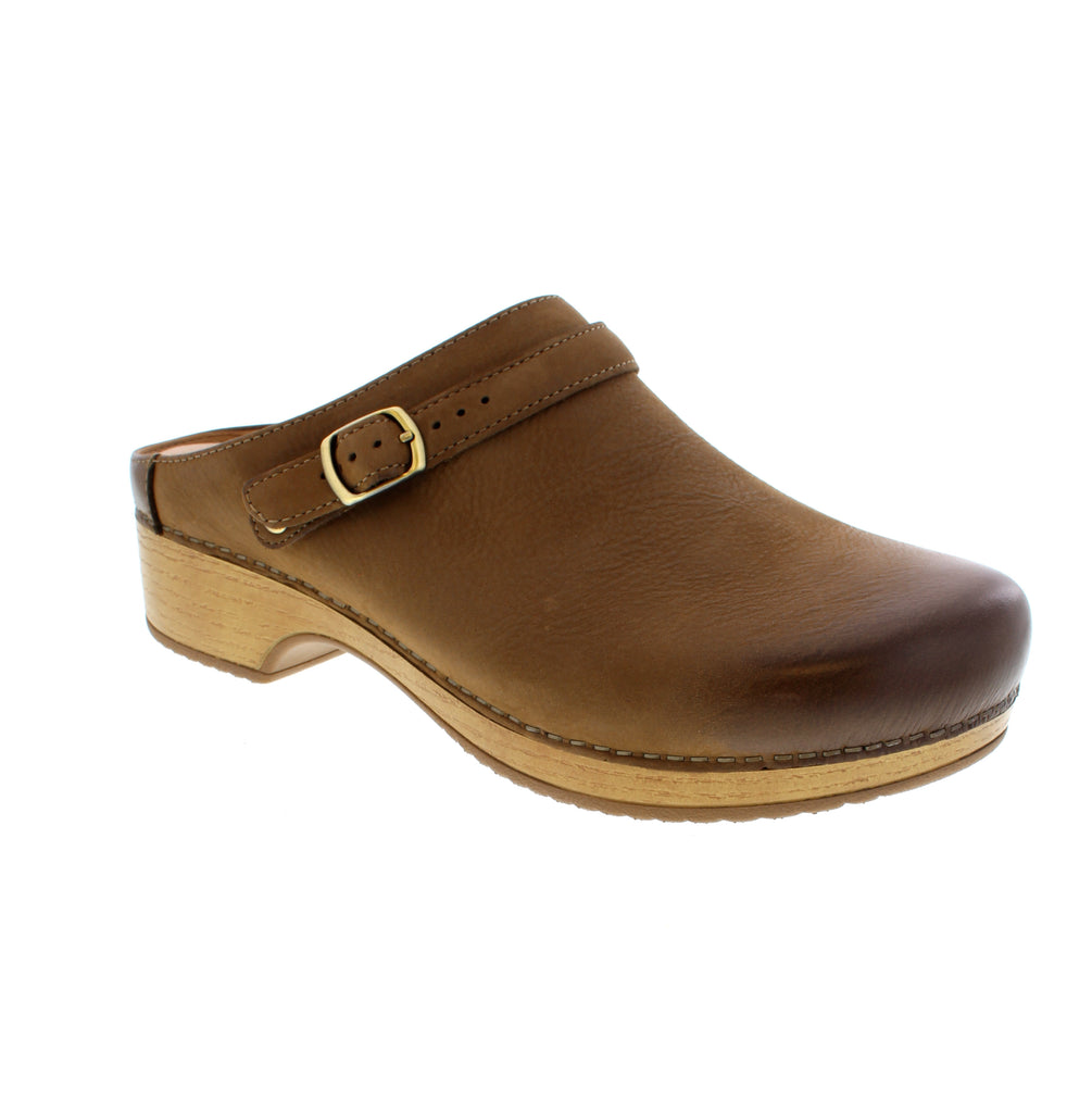 The Dansko Berry offers legendary comfort and versatility. Designed with a swivel sling and slip-on design, you can easily transition from one occasion to the next without sacrificing style or comfort. Perfect for those looking for a fun and flirty option.