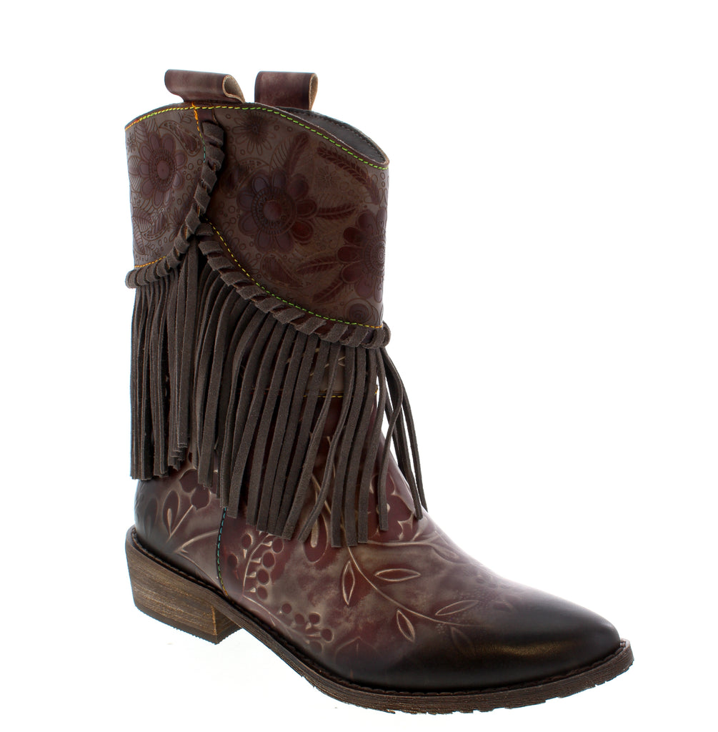 L'Artiste Bestfriend boots deliver effortless Western style with a pull-on design that works for any occasion. Crafted with a leather upper, comfortable foam midsole, and a reliable rubber outsole, these mid-calf boots feature a pointed toe and block heel for a polished look.