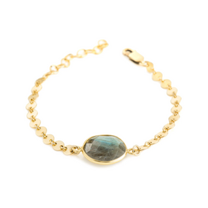 Adorn yourself with the unique beauty of the LOLO coinchain stone. This striking bracelet features a delicate blend of metal and natural stone, creating an eye-catching accessory. Its bezel setting is the perfect balance between texture and color, bringing forth the sparkling beauty of labradorite.