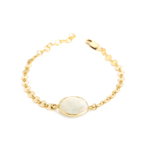 Add a little sparkle and shine to your wardrobe with the LOLO Coin Chain Stone! Featuring a unique blend of metal and natural bezelled stone for a delicate, feminine look, this bracelet is sure to add a swoon-worthy accent to any outfit.