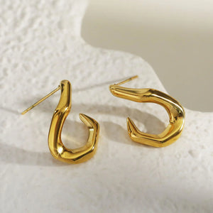 Introducing the Hackney Nine Caglio hoop earrings, the perfect accessory to add dimension to your look. Made with a sustainable, recycled premium grade base metal, layered in 18 karat gold and silver tone. Nickel, lead, and cadmium-free, hypoallergenic, and non-tarnish. Dress it up or dress it down, the possibilities are endless.