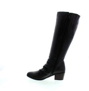 Elevate your wardrobe with Bueno Carmen's knee-high boot! This stylish and supportive essential will add some serious height to your ensemble.