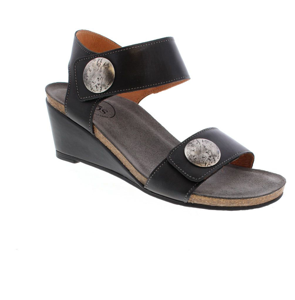 Smooth, stylish, and crafted in fine Italian leather, the Taos Carousel 3 wedge sandal is designed for all-day comfort. Featuring a flexible suede-lined footbed with enhanced arch and metatarsal support, it delivers the perfect balance of fashion and support.