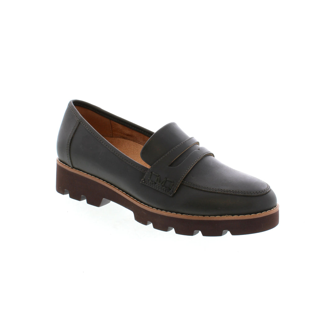 The Vionic Cheryl II shoe combines timeless style with modern details. The upper features welt-stitching and a penny loafer saddle strap, while the lightweight lug sole adds a contemporary touch. Elevate your wardrobe with these comfortable and stylish shoes.