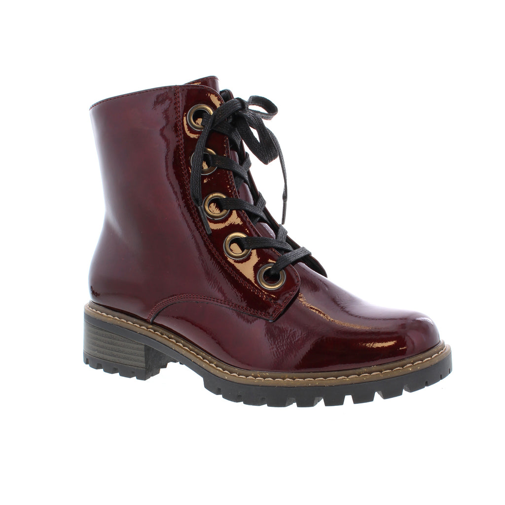 The Taxi Claudia mid-calf boot puts your best fashion foot forward! Designed with manmade short fur lining, your feet are sure to stay cozy during cold weather, and a durable rubber outsole will keep you tracking in the snow.
