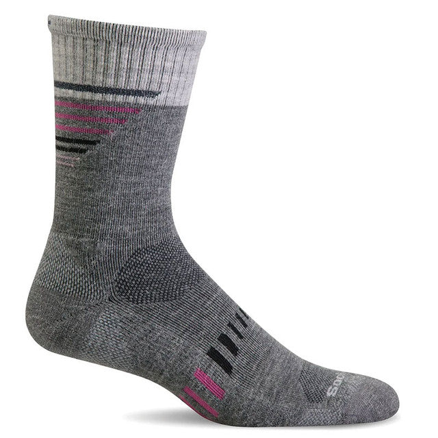 The Sockwell Ascend II Crew in Grey utilizes Accu-fit Technology and a turn-welt top for a comfortable and secure fit. With graduated compression and arch support, these socks provide superior blood flow and foot stability. The breathable panel and seamless toe closure further enhance comfort and performance.