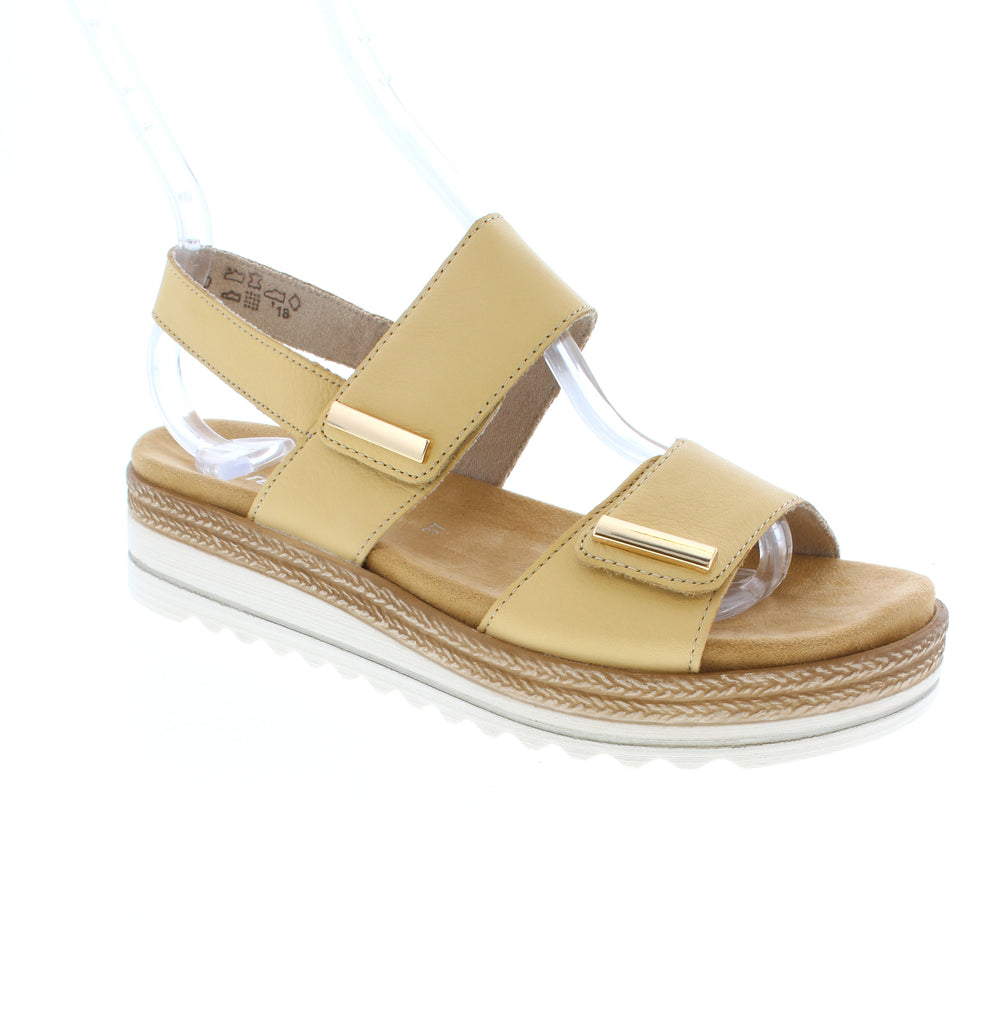 Step into sunshine with the Remonte D0Q59-68 sandal, where comfort meets casual style. Featuring a soft leather upper and round toe design. The removable microfiber insole makes this sandal orthotic-friendly, keeping your feet happy all day, while the velcro and back strap closures ensure a secure fit.