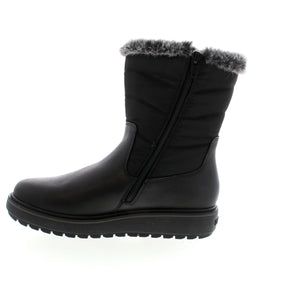 Experience unparalleled comfort and elegant design with the Remonte D0U79-03 mid-calf boot. This essential boot boasts a soft, removable insole, water-resistant Remonte Tex technology, a warm wool lining for colder temperatures, and flip grip for optimal traction on icy and snowy terrain.