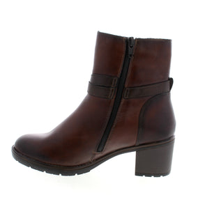 Elevate your style with ease in the Remonte D2A72-25 ankle boots! The removable soft insole provides all-day comfort, while the criss-cross strap detailing adds a touch of sophistication. These sturdy heels are guaranteed to make a statement and turn heads wherever you go. Step out in style and confidence with Remonte.