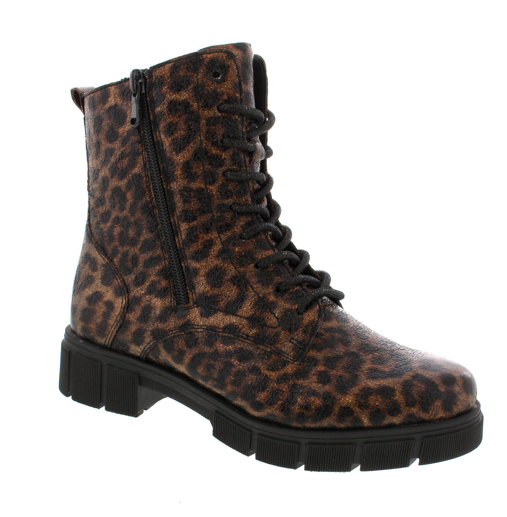 Experience unmatched comfort and style with the Remonte D2S72-90 boot. Crafted from soft leather, this 16 cm insole offers a plush feel that adapts perfectly to your feet. The bold leopard print adds a touch of wild elegance, making your footwear uniquely eye-catching while providing superior support throughout your day. Elevate your shoe game with this perfect blend of comfort and fashion.