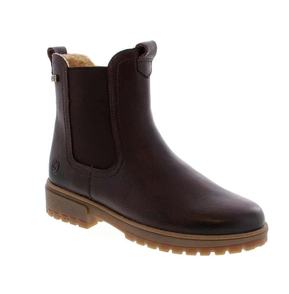Remonte's D3W73-25 Chelsea boot combines timeless style with practical comfort for everyday winter wear. This brown leather ankle boot features a water-resistant upper, felt lining, and a removable microfiber footbed to keep your feet warm and dry through the season.