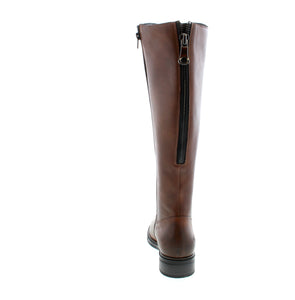 Unleash unbeatable comfort and style with Remonte D8391-22 knee-high boots. With an edgy asymmetrical upper and convenient back zipper, strut confidently and turn heads wherever you go!