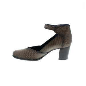 The Dorking King heel is ready for the office, or any special event! With its beautifully designed upper, and velcro adjust buckle strap, your feet will stay secure and fashion-forward!