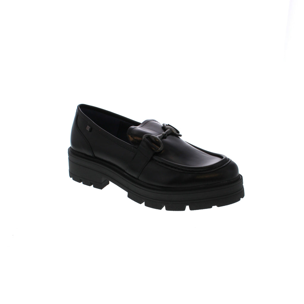 The Dorking Norte D8978 brings the best of both worlds in a classic loafer design. The patent leather upper is complemented by a chunky treaded sole, allowing you to stay stylish while enjoying the comfort and stability of a rugged shoe.