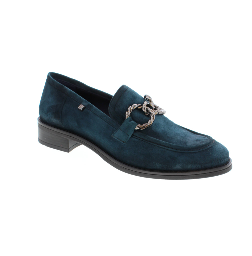 Step into sophistication with the Dorking Harvard Loafer in Teal. These classic loafers feature a chic metal snaffle detail and are crafted from premium suede for both style and durability. Perfect for any occasion, these loafers combine comfort and elegance for a timeless look.
