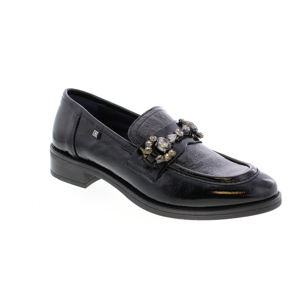 Elevate your professional wardrobe with the Dorking Harvard D9118, a timeless black loafer that seamlessly transitions from office to casual settings. Crafted with patent leather upper and premium leather lining, this shoe delivers both sophistication and comfort.