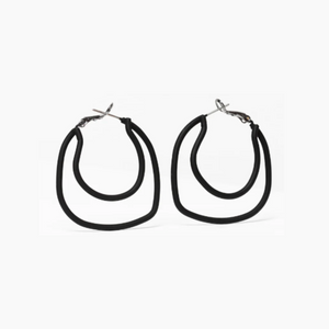 Try the Elk Byra Hoop Earring for a lightweight, yet stylish everyday look. The layered hoop design adds a touch of interest to your look without overpowering it. Available in four fashionable colours, you'll find the perfect fit for every outfit. A must-have essential for your jewelry box!