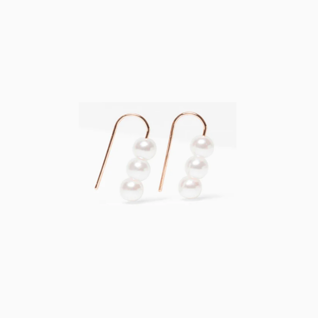 Glam up your look with the Elk Mini Vekk! Lightweight and oh-so lovely, this rose gold drop earring is complete with faux pearl beads for a beautiful touch of shine. Get ready to wow with this little number - it's the perfect accessory to add a finishing touch to any outfit!