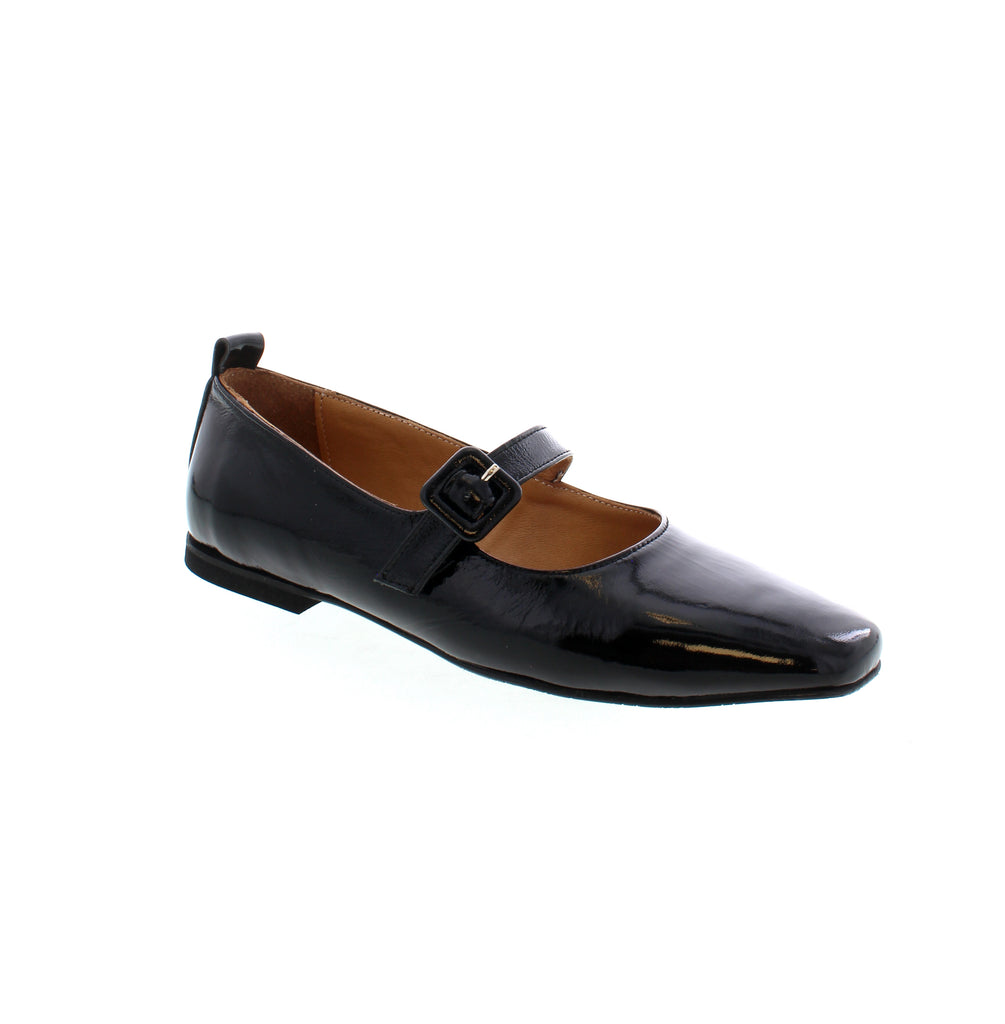 Elevate your style with Bueno Eliana Mary Jane shoes. Sophisticated and supportive, these versatile shoes will effortlessly elevate any outfit. Perfect for any occasion!