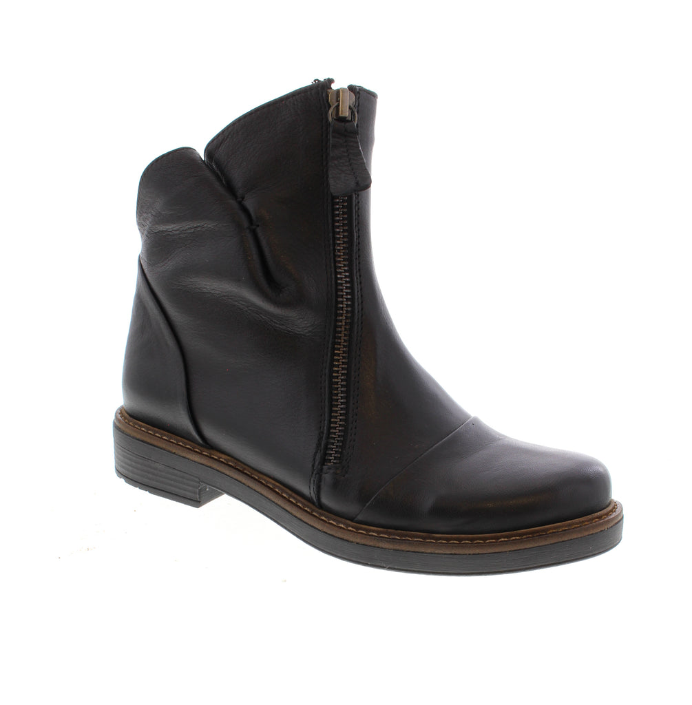 The Bueno Emerson in Black is a versatile ankle boot that seamlessly transitions from casual weekends to everyday wear. Crafted with a premium leather upper, leather lining, and leather footbed, this boot delivers comfort and durability with every step. Designed with a block heel under 1" and a round toe silhouette, the Emerson offers a modern, approachable look.