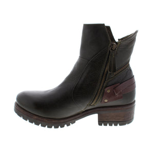 The Bueno Fallon boot combines functionality and style with a geometrically designed leather upper, moto-inspired buckles, and a lug sole designed for superior comfort and traction. Its soft walking heel will ensure you stay comfortable all day long.