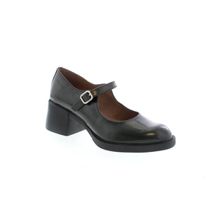 The Wonders G-6150 is a stylish mary jane pump that features a sweet block heel and a rounded toe. Made with high shine polished black leather, this shoe offers both fashion and comfort. 