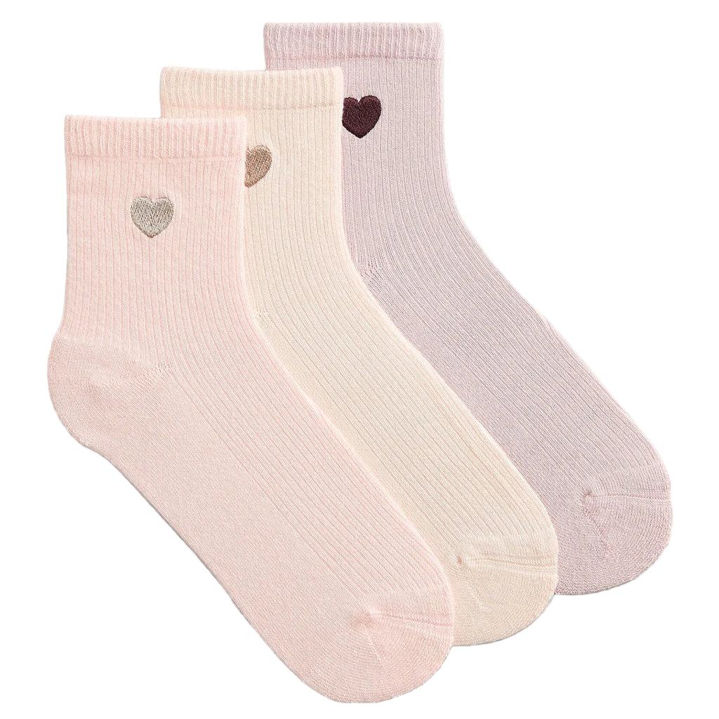 Step into softness with the Lemon Powder Quarter Crew Socks in Rose Pink. Crafted from 78% recycled polyester, these lightweight socks deliver all-day comfort without the bulk of terry fabric. The powder-soft feel keeps your feet cozy, while a delicate embroidered heart detail on the cuff adds a charming touch