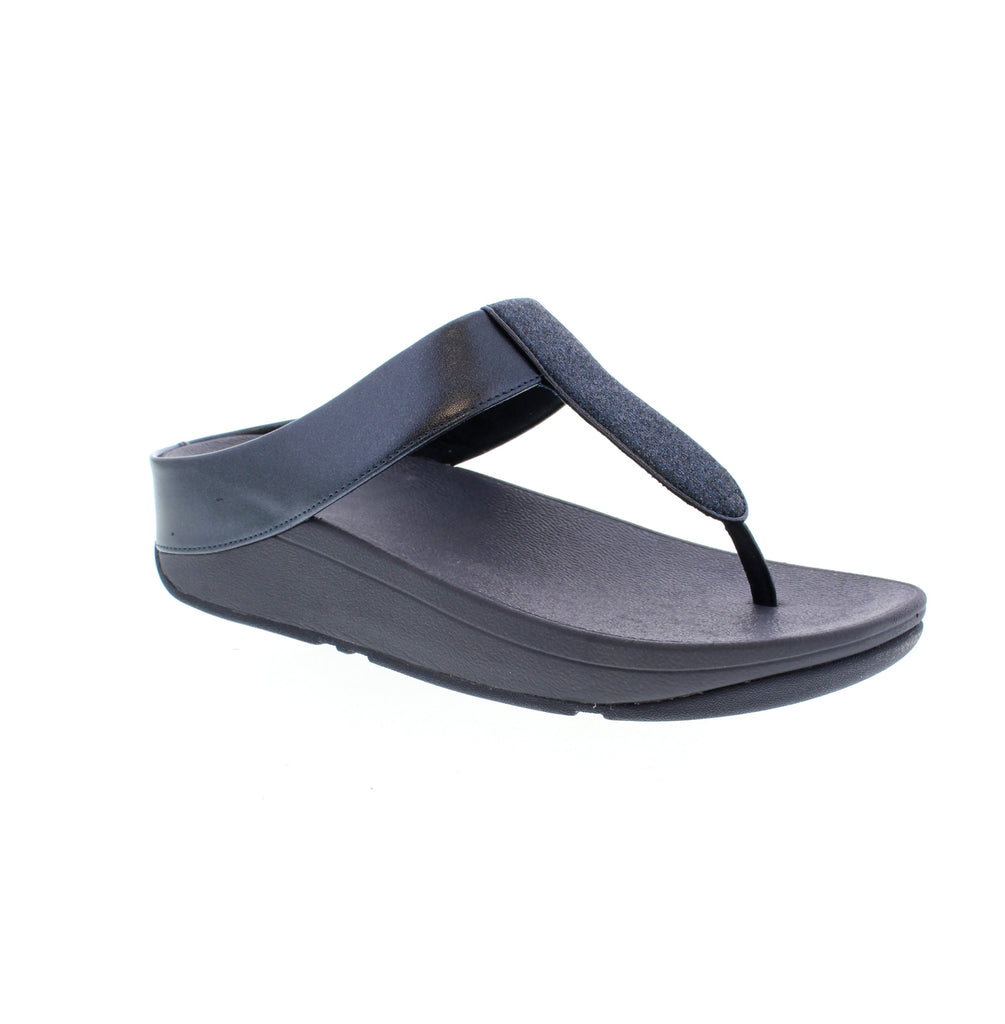 The Fitflop Fino Glitter Toe-Post Sandal is artfully made from soft leather, boasting a simple yet elegant design and a classic triangular vamp. Featuring Microwobbleboard™ midsoles for supreme comfort, these sandals are often likened to walking on clouds.