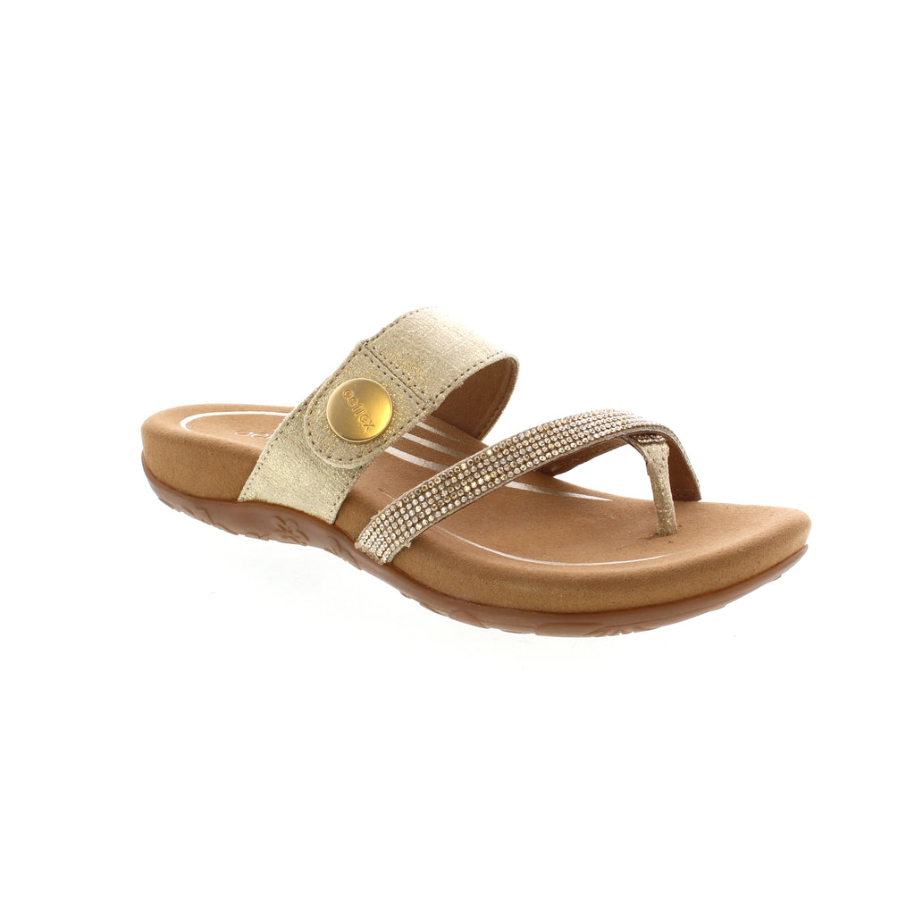 The Izzy sandal features a comfortable, memory foam footbed and arch support to ensure stability and foot alignment. With a pair of sandals like these, you'll be able to go, go, go all day!
