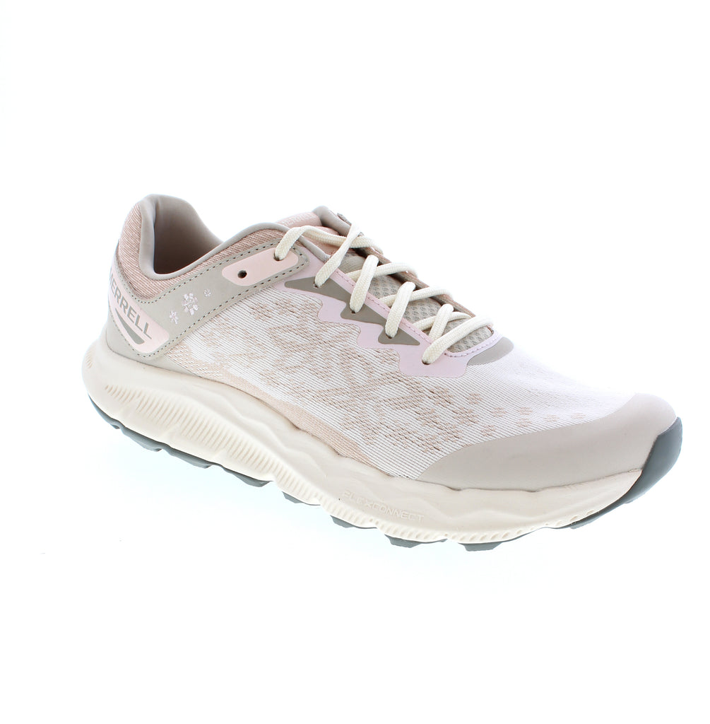 The Antora 4 Allure is more than just a trail shoe—it's designed for women who are always on the move. It delivers plush cushioning, dependable traction, and a streamlined style that transitions effortlessly from the trail to everyday adventures. The exclusive floral pattern is as thoughtfully designed as the shoe itself.