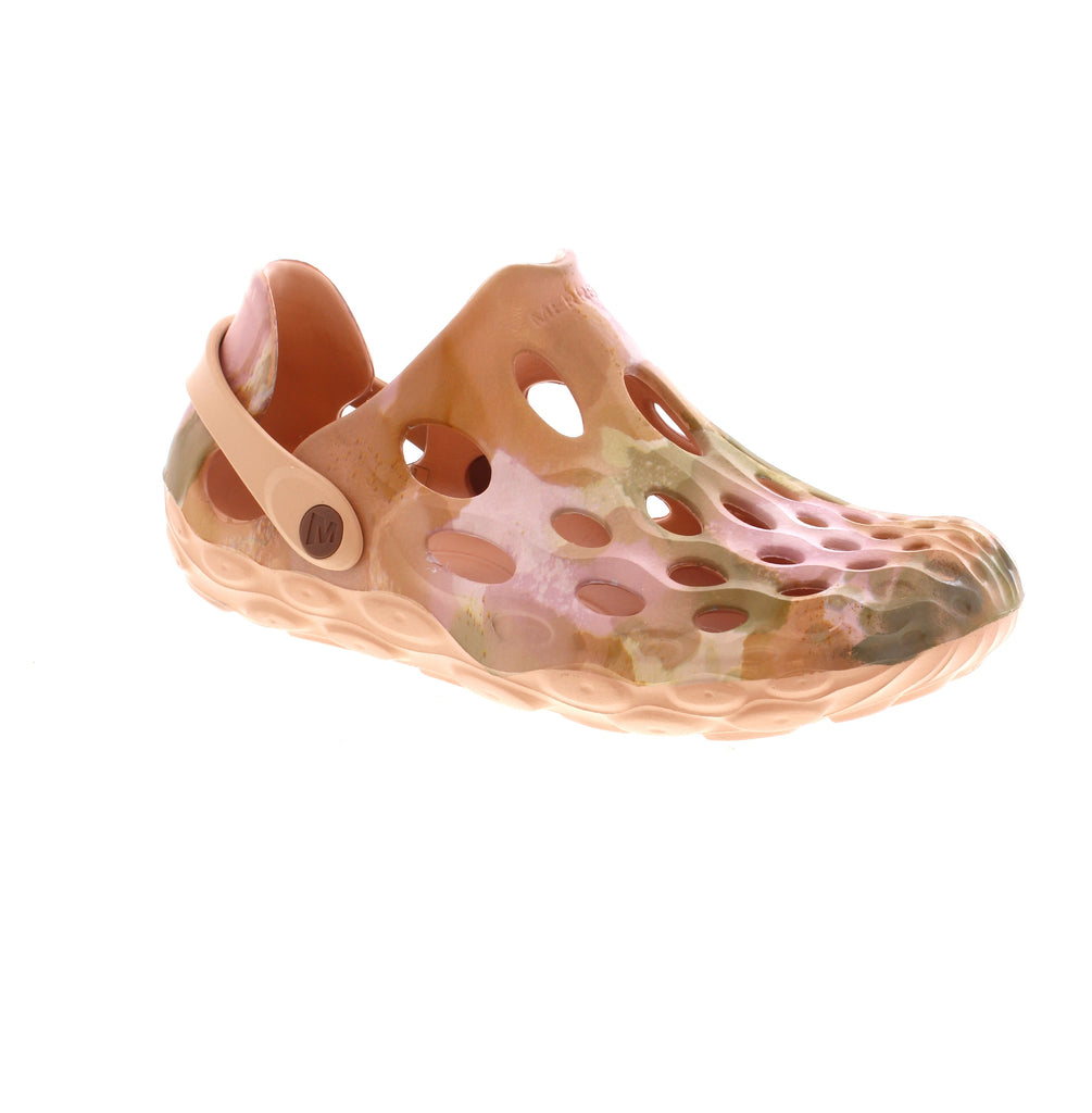 The Hydro Moc Bliss offers lightweight and water-friendly design with an EVA foam upper, making it perfect for all your outdoor adventures. Made with 100% recycled nylon rivets and a convenient EVA sling for easy on and off. Its BLOOM® Performance Foam, derived from algae biomass, helps clean green water into clean water while remaining vegan-friendly.