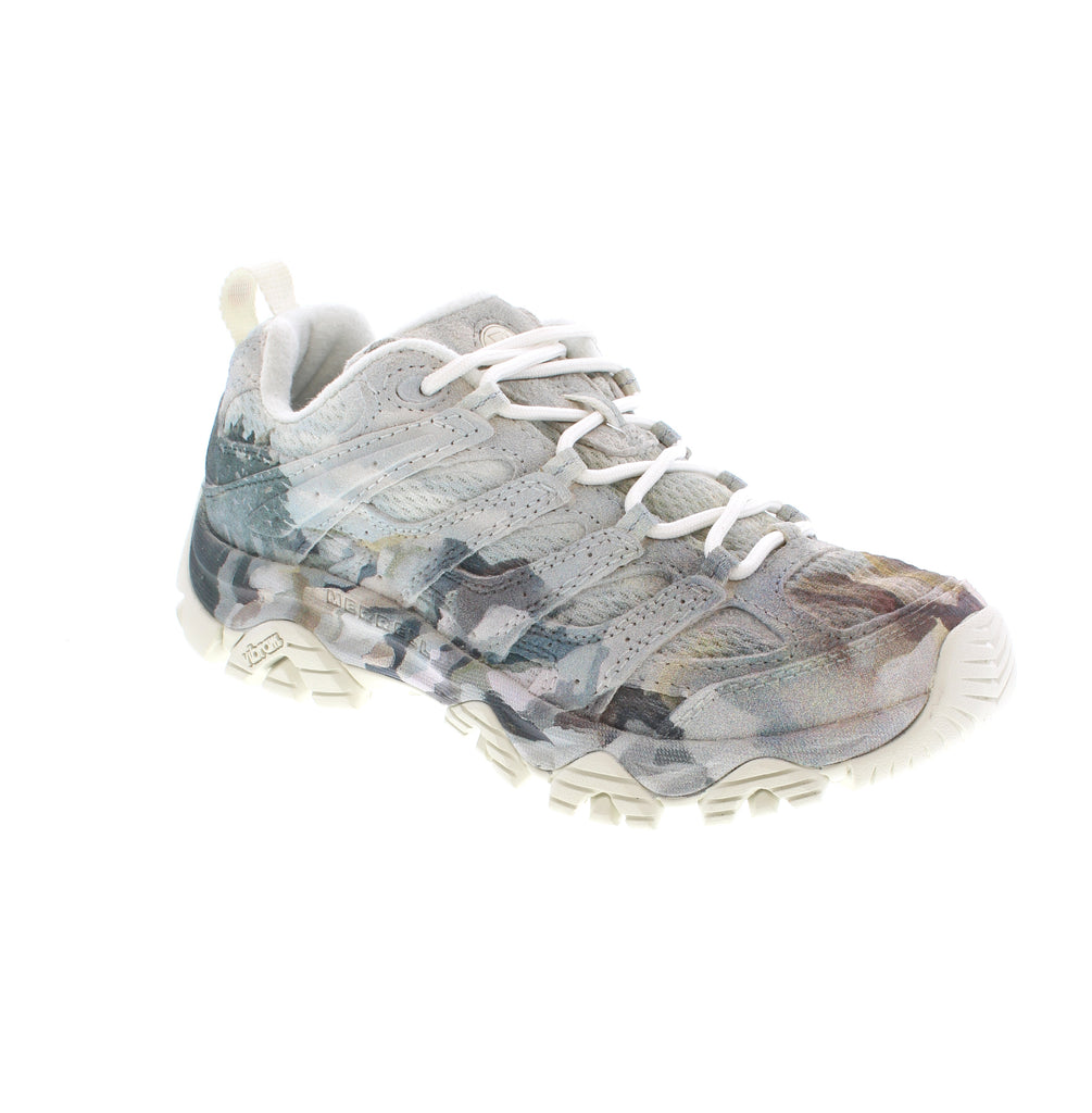 The Merrell Moab 3 Aerial blends advanced support and comfort with eco-friendly design. Featuring an enhanced insole for improved stability and a softer midsole for outstanding cushioning, it ensures comfort with every step. Its premium Vibram outsole provides dependable traction on a variety of surfaces. Constructed with recycled materials, this model represents Merrell’s most sustainable Moab to date. The side zip offers quick and easy wear, making it perfect for outdoor enthusiasts.