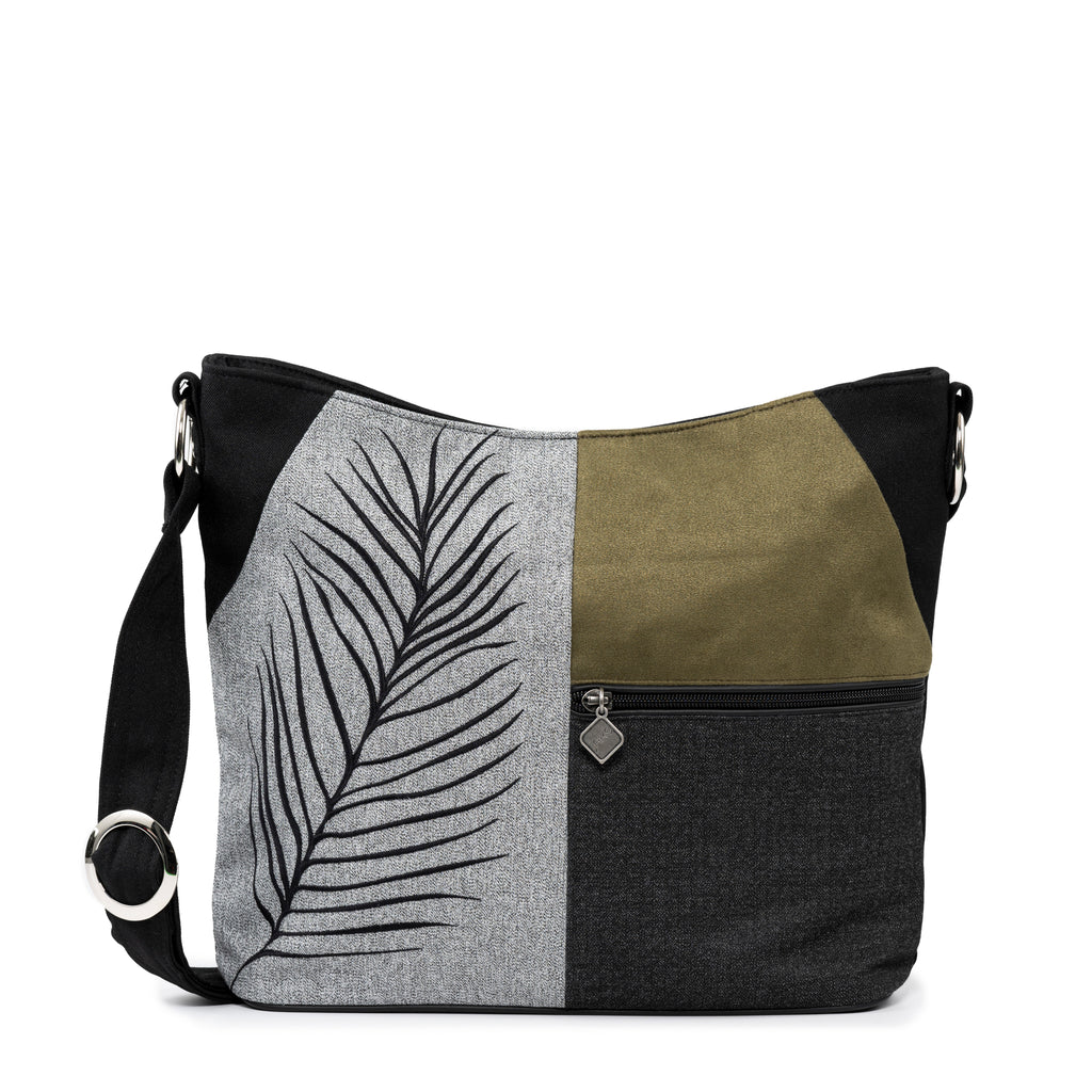 The Jak's Classique Princesse bag is an ideal choice for those who are on the go. Featuring several compartments, it offers convenient storage for your essentials such as your phone, money, and personal items. Keep yourself organized and fashionable no matter where your adventures take you.