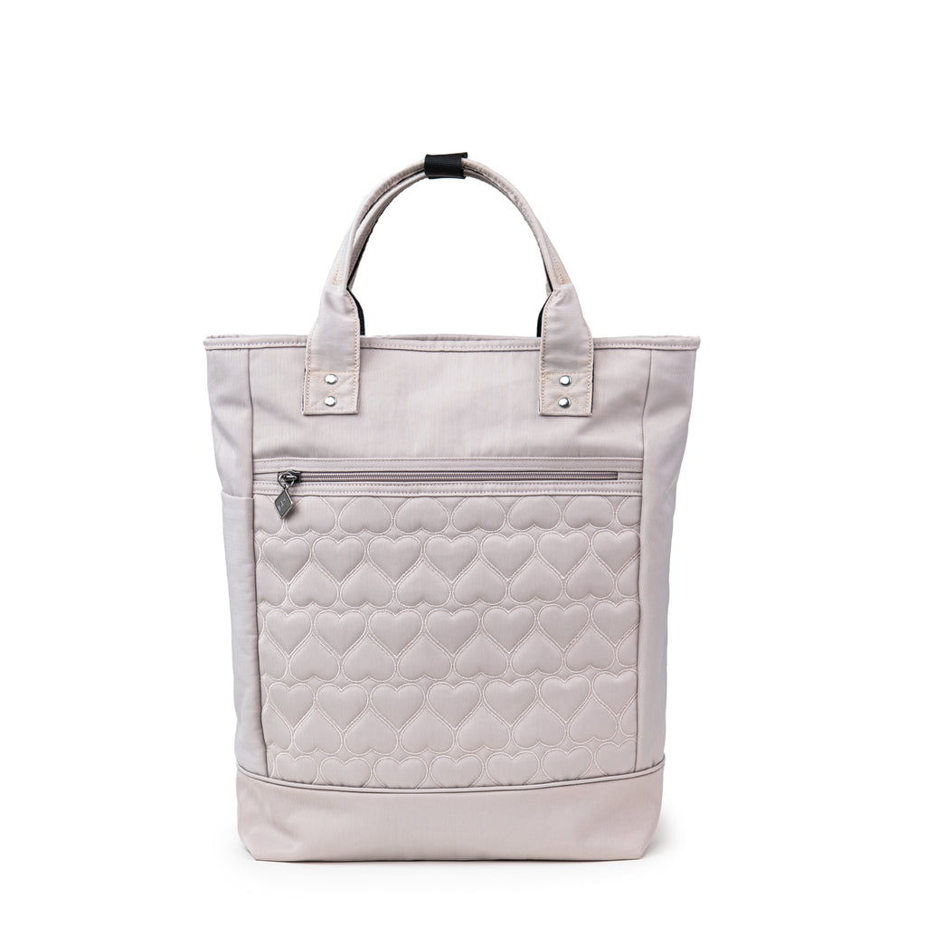 The Jak's Tonique Sardaigne daypack combines functionality and femininity. The quilted heart design will have you organized in style. Grab and go with the top handles, or place on your back for your outings.