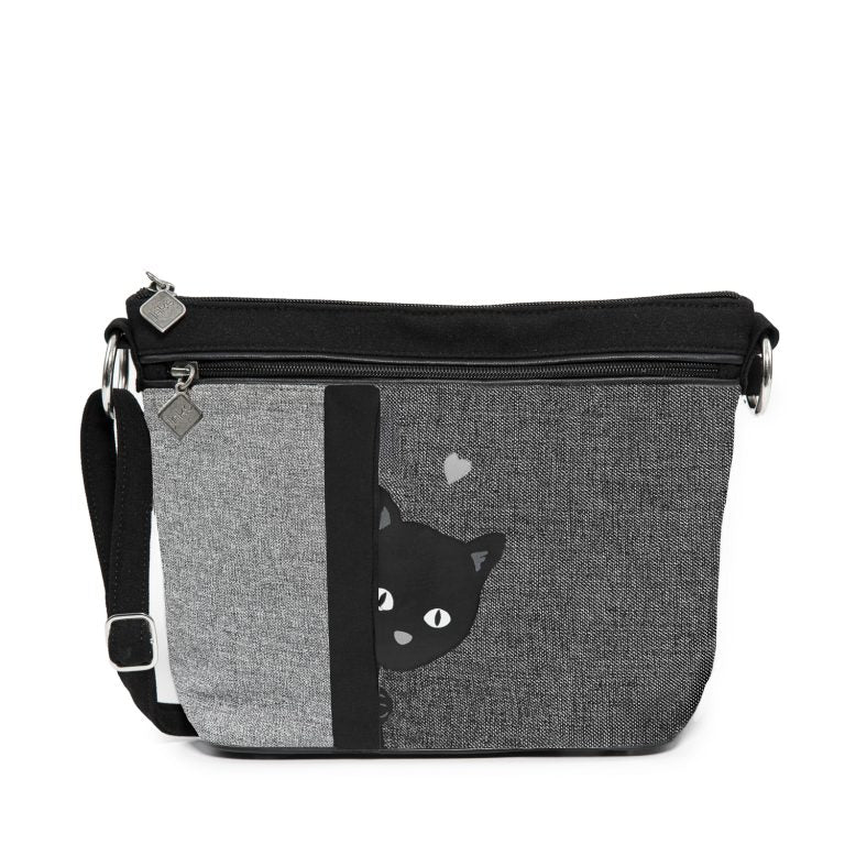 Jak's Fantasia Kiwi in black is a charming shoulder bag that effortlessly blends practicality with artistic flair. Featuring a delightful cat illustration, this bag adds a whimsical touch to any outfit, making it perfect for those who appreciate unique accessories. Its thoughtfully designed size and sturdy construction ensure enough space and durability for your daily essentials, making it an excellent choice for commuting or casual outings.