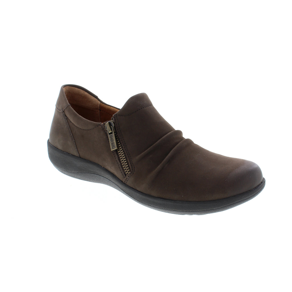 The Aetrex Katie is a stylish leather shoe with a side zipper and ruching detailing for ease of access. The built-in Aetrex Orthotic System ensures arch support and comfort with its memory foam cushioning. Perfect for all-day wear, the Katie offers sturdy support and a fashionable look.