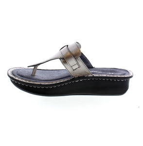 Expertly crafted with hand-stitched leather, Alegria Kennedi is the perfect twist on a classic toe-post sandal. Featuring an adjustable hook-and-loop closure and contoured footbed made of polyurethane, memory foam, and cork, this sandal offers both style and comfort with a gentle gliding motion.