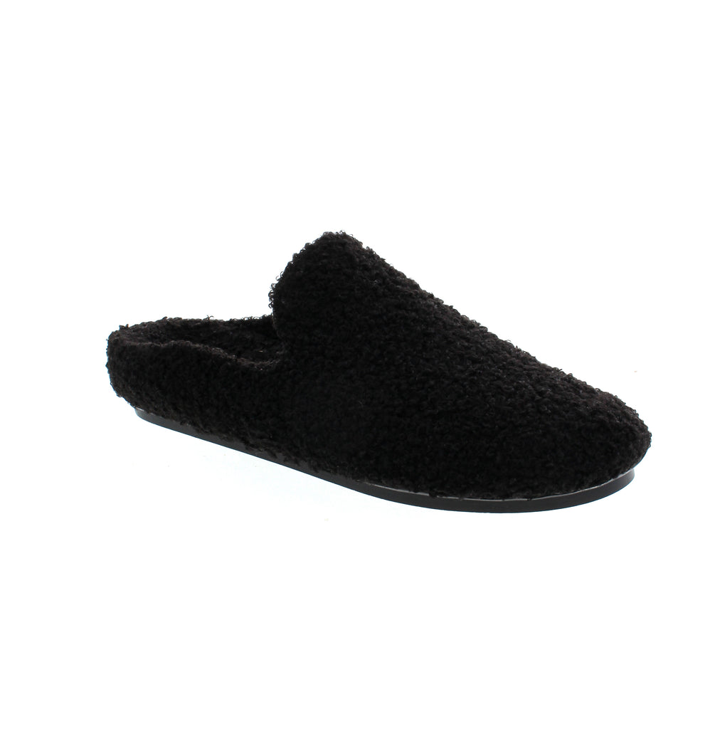 The Freedom Moses Kush, the ultimate choice for a slipper that provides a warm embrace for your feet. These slippers combine fashion and functionality, guaranteeing maximum comfort without sacrificing style.