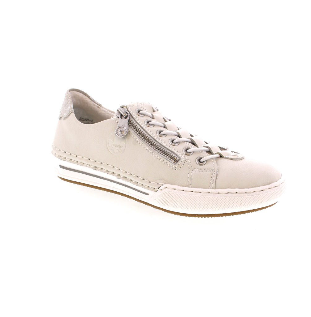 These Rieker sneakers offer maximum comfort at every turn. Made of smooth leather, they feature a modern design and stitchdown construction for durability. The grippy sole and wedge heel provide good traction, while the padded and removable insole guarantees a luxurious feeling.