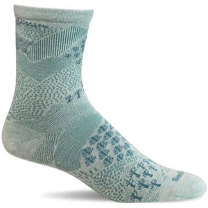 This cutely designed sock will have your friends talking! Designed with Accu-Fit technology and a seamless toe closure, your feet will feel cushioned in these adorable socks from Sockwell!