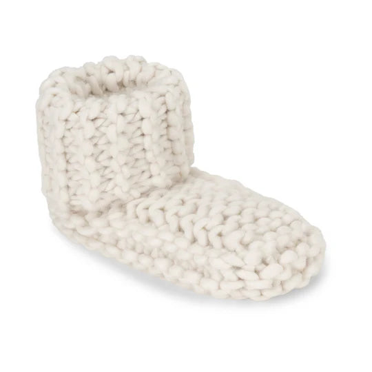 Keep cozy and stylish this winter with our Lemon Cabin Cuffed Cute Bootie. Made with a super-plush knit, these booties will keep your feet warm and snug while also providing thick protection against harsh winds. Stay comfortable and chic with these winter essentials.